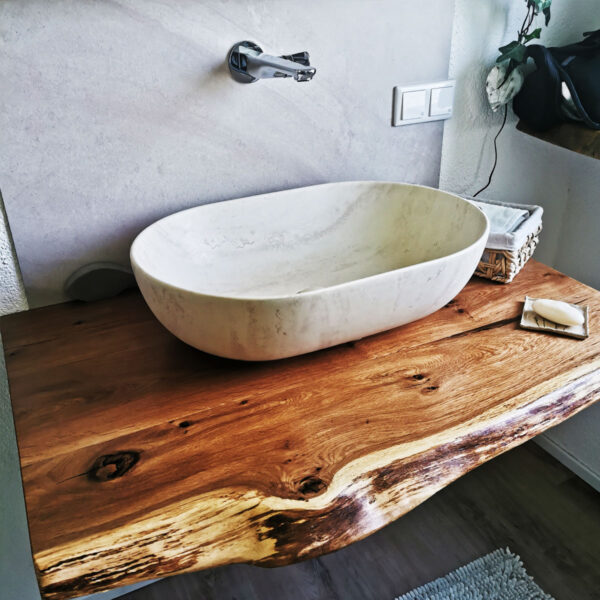 waschtischplatte-waschbrett-massivholz-baumkante-naturkante-badezimmer-waschtisch-aufsatzwaschbecken-eiche-sponholz-nachhaltige-forstwirtschaft