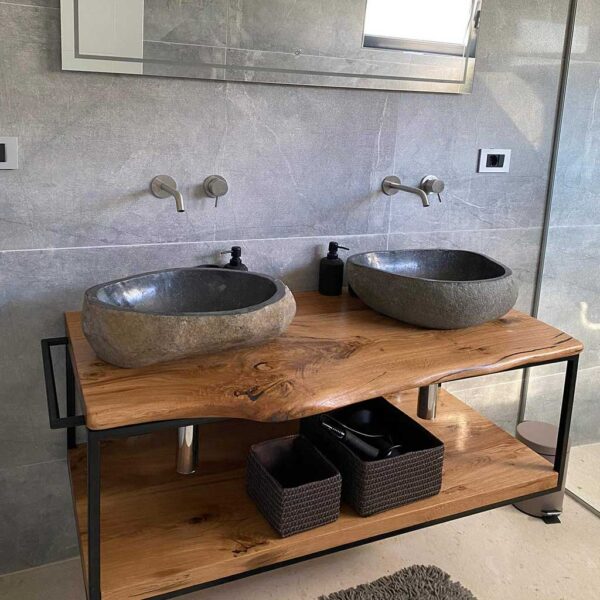 Waschbeckenunterschrank hängend aus Eichenholz mit Doppelwaschbecken und filigranem Stahlgestell