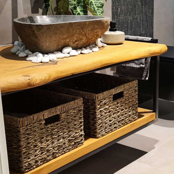 Waschbeckenunterschrank aus Holz – hängend & filigran – Bild 5