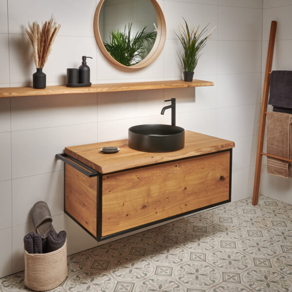 waschtisch-schwebend-schublade-massivholz-anfertigung-eiche-stahlgestell-filigran-baumkante-bad-sponholz