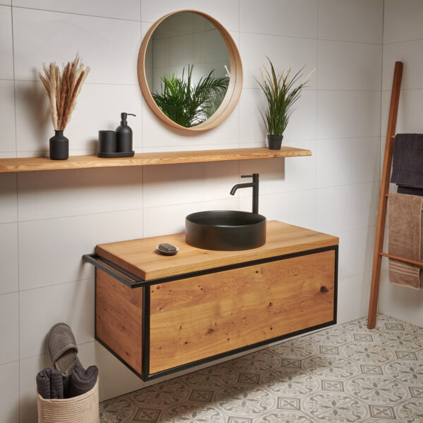 waschtisch-schwebend-schublade-massivholz-anfertigung-eiche-stahlgestell-filigran-baumkante-bad-sponholz