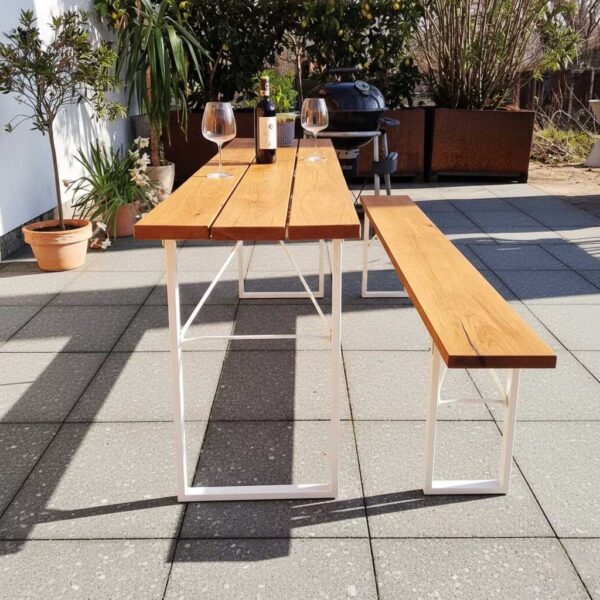 Biertisch klappbar nach Maß aus massiver Eiche auf Terrasse, klappbares Gestell in Weiß (Tuna)