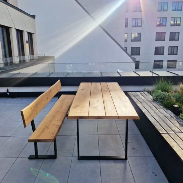 Spon-Holz-Massivholz-Gartentisch-Holzbank-Outdoor-Tisch-Baumkante-Naturkante-Bank-Gartenbank-Lehne-Eiche-nachhaltige-Forstwirtschaft-Terassentisch