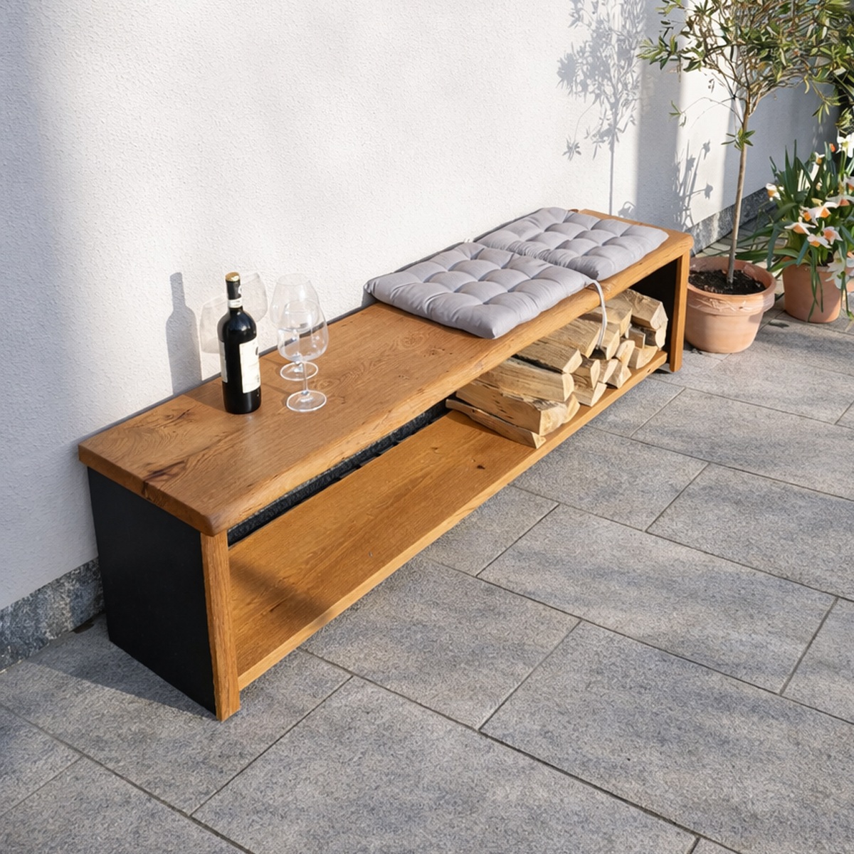 Gartenbank mit Stauraum aus Massivholz als Sitzbank für Garten mit integriertem Holzfach