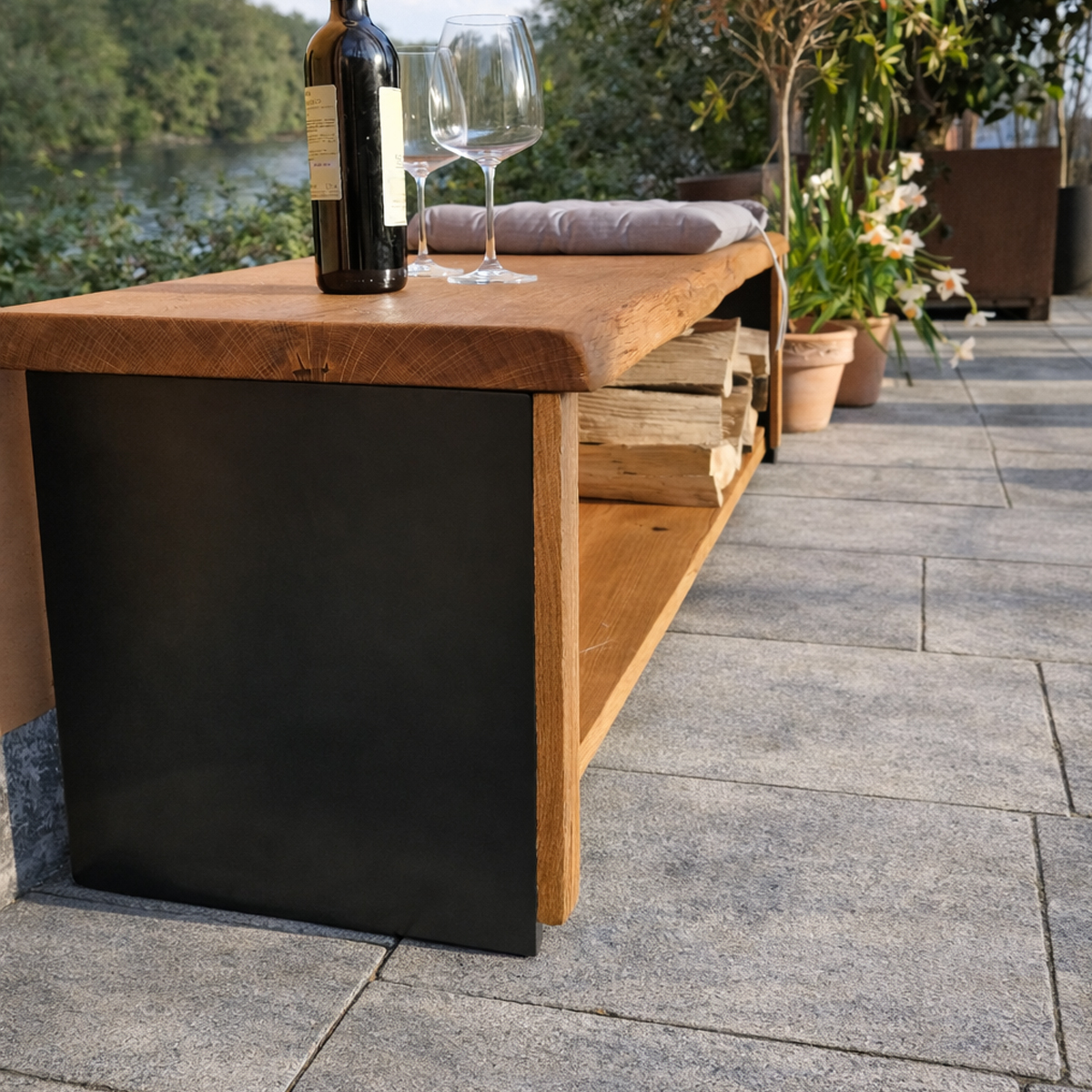 Sitzbank für Garten als Gartenbank mit Stauraum aus massivem Holz mit integriertem Ablagefach