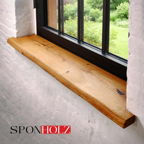 Aufsatzfensterbank aus massiver Eiche mit Baumkante zur Fensterbank-Verkleidung aus Holz
