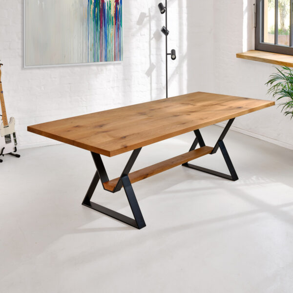 esstisch-massivholz-anfertigung-baumkante-eiche-spon-holz-querbalken-fussablage-x-gerade-kante