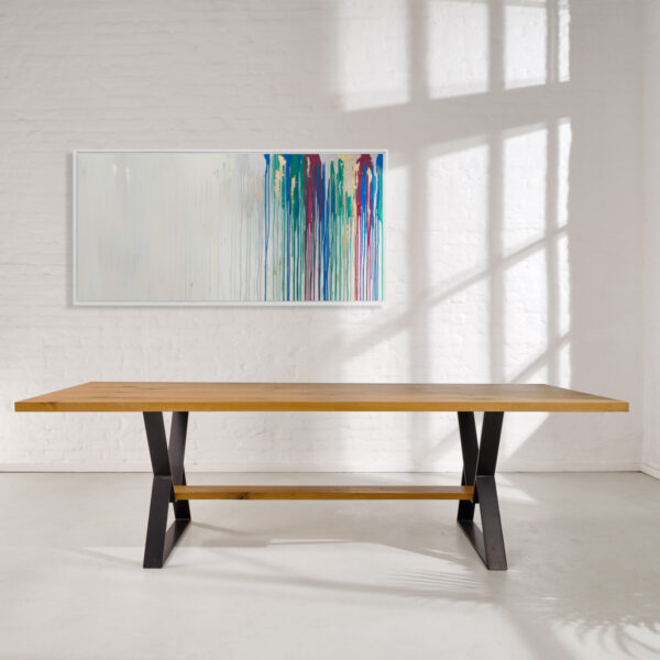 esstisch-massivholz-anfertigung-baumkante-eiche-spon-holz-querbalken-fussablage-x-gerade-kante-fron