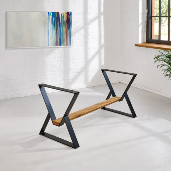 esstisch-massivholz-anfertigung-baumkante-eiche-spon-holz-querbalken-fussablage-x-gestell