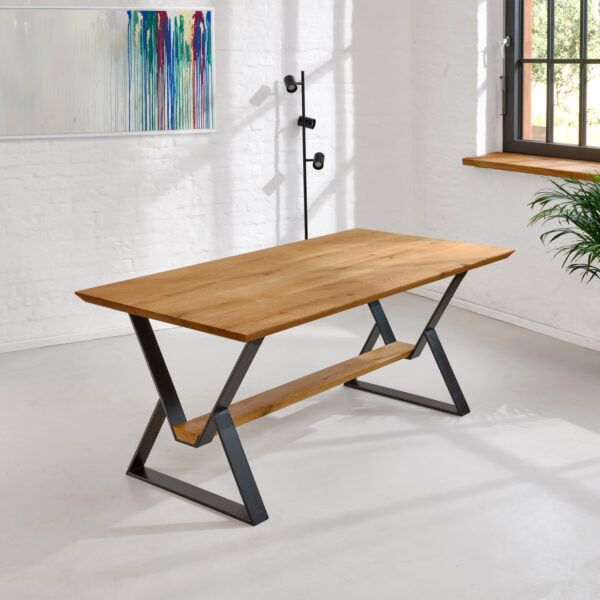 esstisch-massivholz-anfertigung-baumkante-eiche-spon-holz-querbalken-fussablage-x-schweizer-kante-45