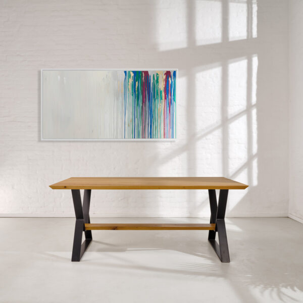 esstisch-massivholz-anfertigung-baumkante-eiche-spon-holz-querbalken-fussablage-x-schweizer-kante-45-front