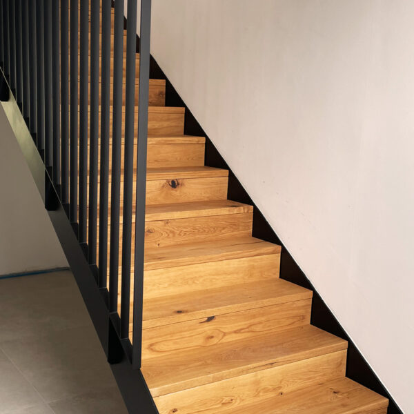 setzstufen-treppe-massivholz-anfertigung-eiche-spon-holz-treppenstufen