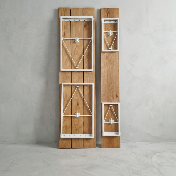 Zusammengeklappte Bierzeltgarnitur aus Eiche mit U-Gestell – platzsparend verstaut (Tuna)