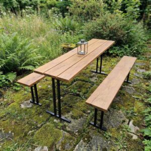 Bierzeltgarnitur aus massiver Eiche im Garten – klappbar, T-Gestell, geölt für außen