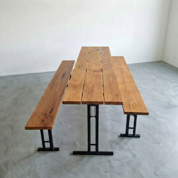 Draufsicht auf Bierzeltgarnitur Eiche mit T-Gestell in Schwarz – Tisch 220x50 und zwei Bänke