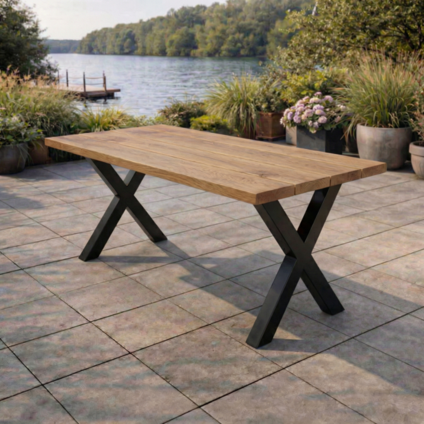 Outdoor Esstisch aus Eiche mit X-Gestell als Terrassentisch am See
