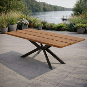 Tisch Outdoor aus Eiche mit zentralem Kreuz-Gestell als Terrassentisch am See