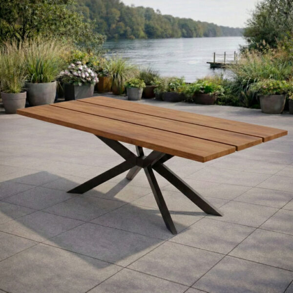 Tisch Outdoor aus Eiche mit zentralem Kreuz-Gestell als Terrassentisch am See