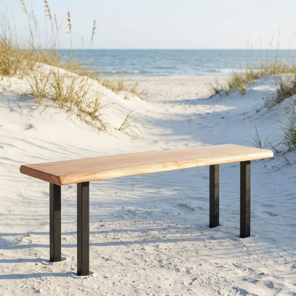 Wetterfeste Gartenbank Holz aus Eiche am Strand in Dünenlandschaft